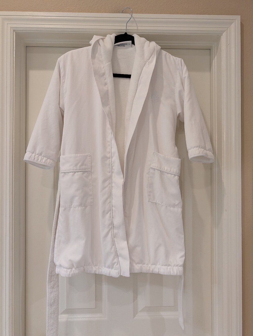 Four Seasons Hotels And Resorts Kid's Unisex White Hooded Robe Size Small